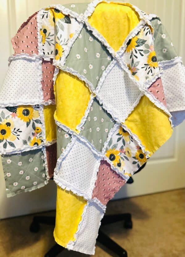 Bee Rag Quilt - Image 2