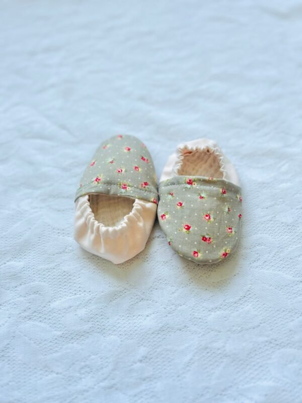 Pink/gray floral shoes - Image 3