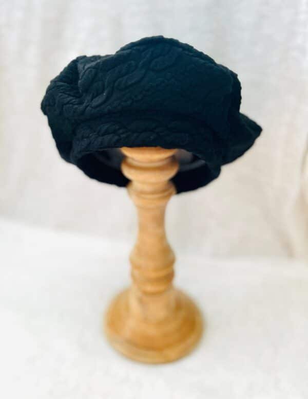 Black/design hat